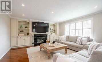 1088 Sturbridge Dr in Burlington, ON - Building Photo - Building Photo