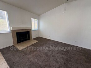 1687 Highland Cir in Fairfield, CA - Building Photo - Building Photo