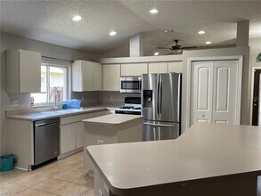 1527 Scotch Pine Dr in Brandon, FL - Building Photo - Building Photo