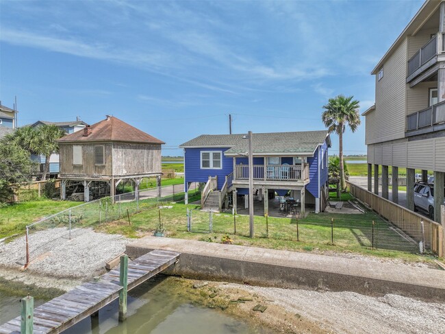 11708 Sportsman Rd in Galveston, TX - Foto de edificio - Building Photo