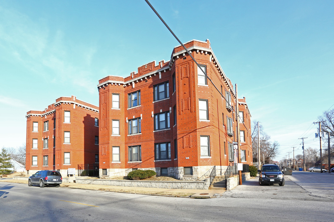 Dr Taylor Apartments in St. Louis, MO - Building Photo