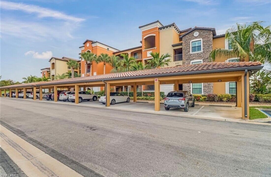 9731 Acqua Ct, Unit 537 in Naples, FL - Building Photo