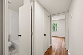 1640 W Northwest Blvd in Winston-Salem, NC - Foto de edificio - Building Photo