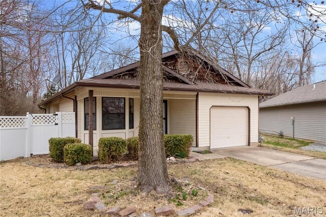 701 Oak Hollow Ct in O'Fallon, IL - Building Photo - Building Photo