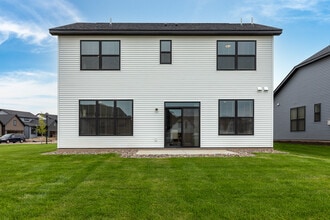 Canvas at Woodbury in Woodbury, MN - Building Photo - Building Photo