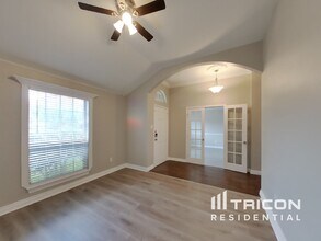 821 Passive Dr in Cedar Hill, TX - Foto de edificio - Building Photo