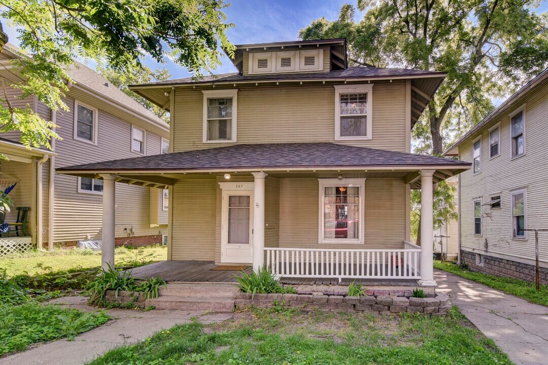 307 N 31st St in Omaha, NE - Foto de edificio