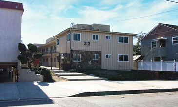 212 E Tamarack Ave in Inglewood, CA - Building Photo - Building Photo