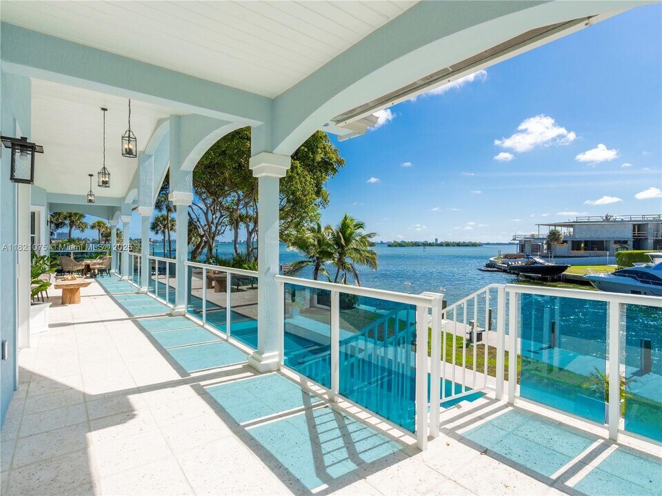 1080 NE Little River Dr in Miami, FL - Building Photo