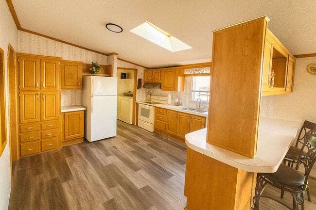 44 Heinle Rd in Swan Lake, NY - Foto de edificio - Building Photo