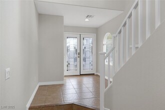 2405 Esteem Ridge Dr in Henderson, NV - Building Photo - Building Photo