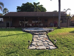 8421 SW 28th St in Davie, FL - Building Photo - Building Photo