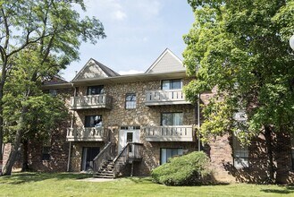 Park At Hurstbourne in Louisville, KY - Foto de edificio - Building Photo