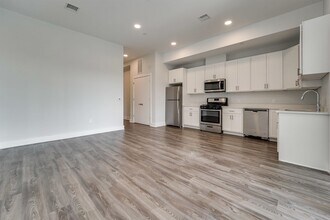 660 Grand St in Jersey City, NJ - Building Photo - Building Photo