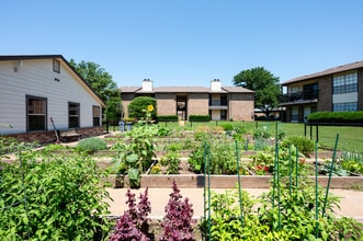 Harwood Hills in Bedford, TX - Building Photo - Building Photo