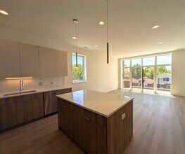 4740 W Addison St in Chicago, IL - Building Photo - Building Photo