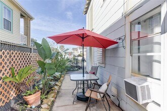 1206 17th St-Unit -B in Galveston, TX - Building Photo - Building Photo