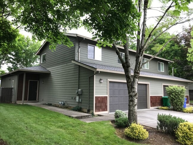 property at 817-817 SE Francis Ave