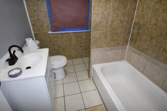 5742 S Artesian Ave in Chicago, IL - Building Photo - Building Photo