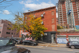 305 Bond St in Brooklyn, NY - Foto de edificio - Building Photo