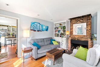 7 Cottage St, Unit 7 in Cambridge, MA - Foto de edificio - Building Photo