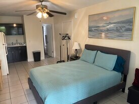 1121 SW 22nd Ave, Unit 1A in Fort Lauderdale, FL - Building Photo