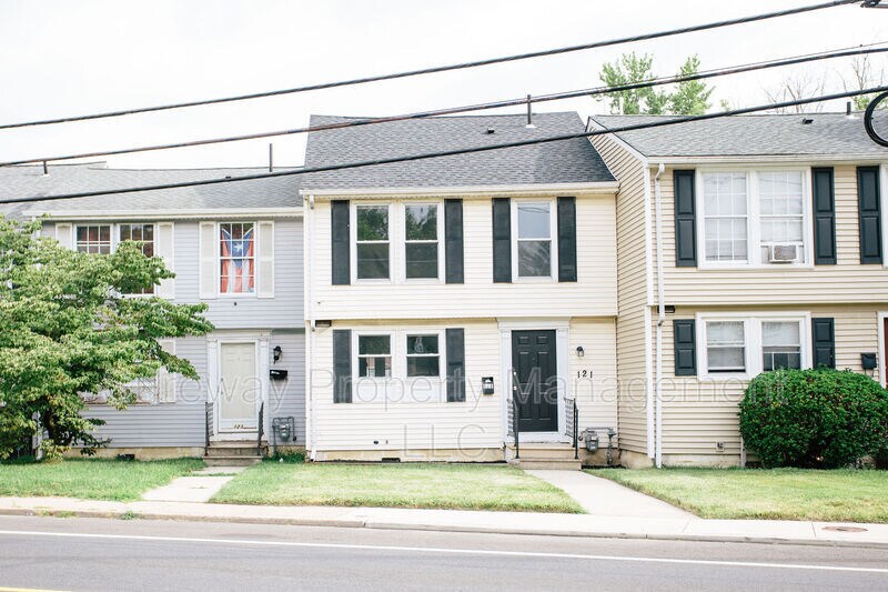121 Rancocas Rd in Mount Holly, NJ - Building Photo