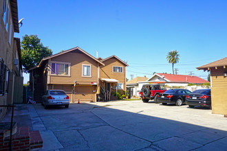 935 Alamitos Ave in Long Beach, CA - Building Photo - Building Photo