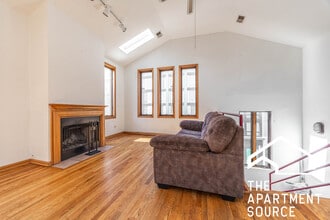 817 N Milwaukee Ave, Unit 3F in Chicago, IL - Foto de edificio - Building Photo