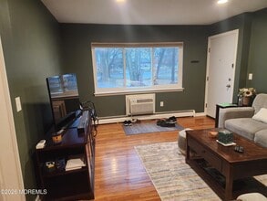 304 South St in Eatontown, NJ - Building Photo - Building Photo