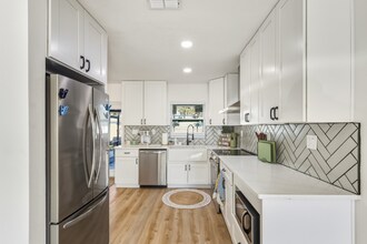 463 85th Ave in St Pete Beach, FL - Foto de edificio - Building Photo