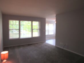 1202 N Red Oak Cir in Round Lake Beach, IL - Building Photo - Building Photo