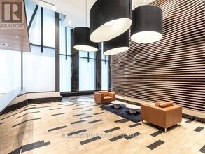 111 Bathurst St in Toronto, ON - Building Photo - Building Photo