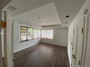 742 12th St-Unit -1 in Miami Beach, FL - Building Photo - Building Photo