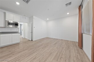 3508 Luca Pt Ave in Henderson, NV - Foto de edificio - Building Photo