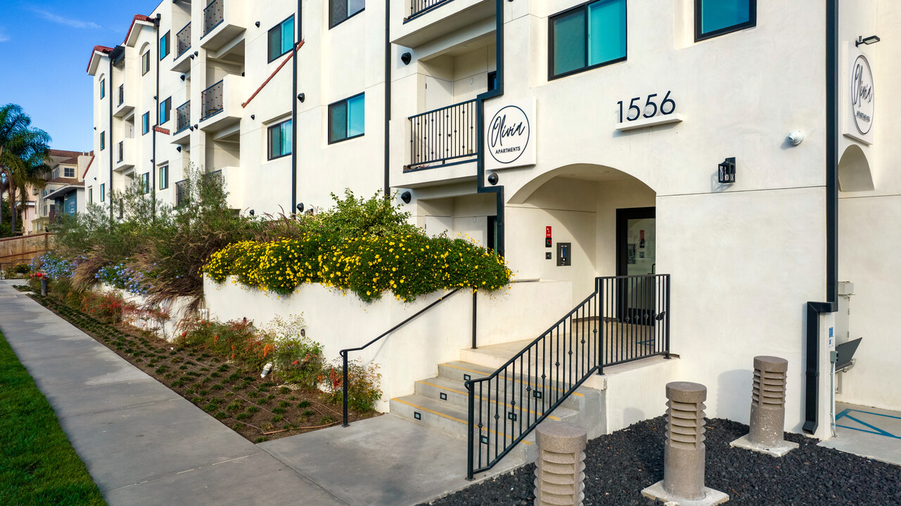 Olivia Apartments in Los Angeles, CA - Building Photo