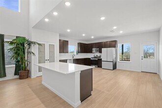 7609 Poplar Dr in Lantana, TX - Building Photo - Building Photo