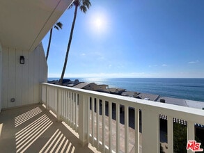 11862 Ebbtide Ln in Malibu, CA - Foto de edificio - Building Photo