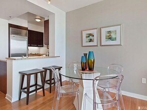 425 1st St, Unit 11 in San Francisco, CA - Foto de edificio - Building Photo