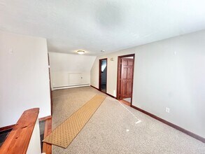 7 Berkmans St, Unit 2 in Worcester, MA - Foto de edificio - Building Photo