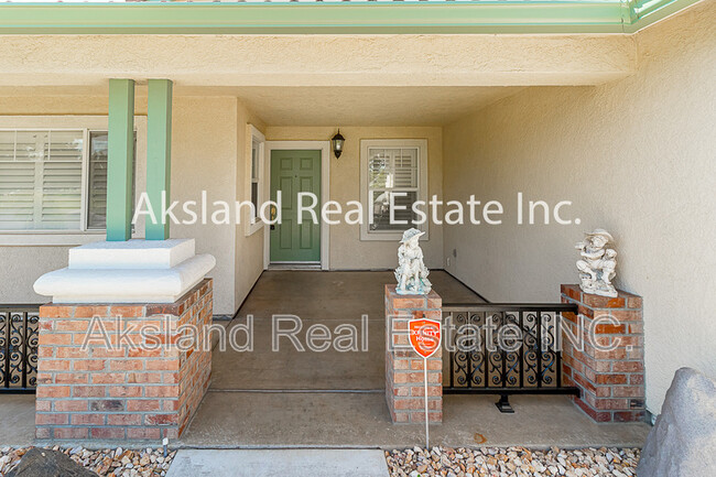 1016 Schadeck St in Manteca, CA - Building Photo - Building Photo