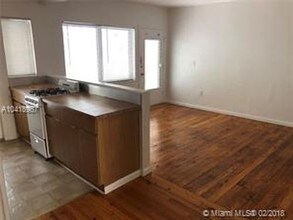 835 Meridian Ave-Unit -8 in Miami Beach, FL - Building Photo - Building Photo