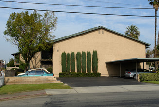 Cedar Crest Apartments in Riverside, CA - Building Photo - Building Photo