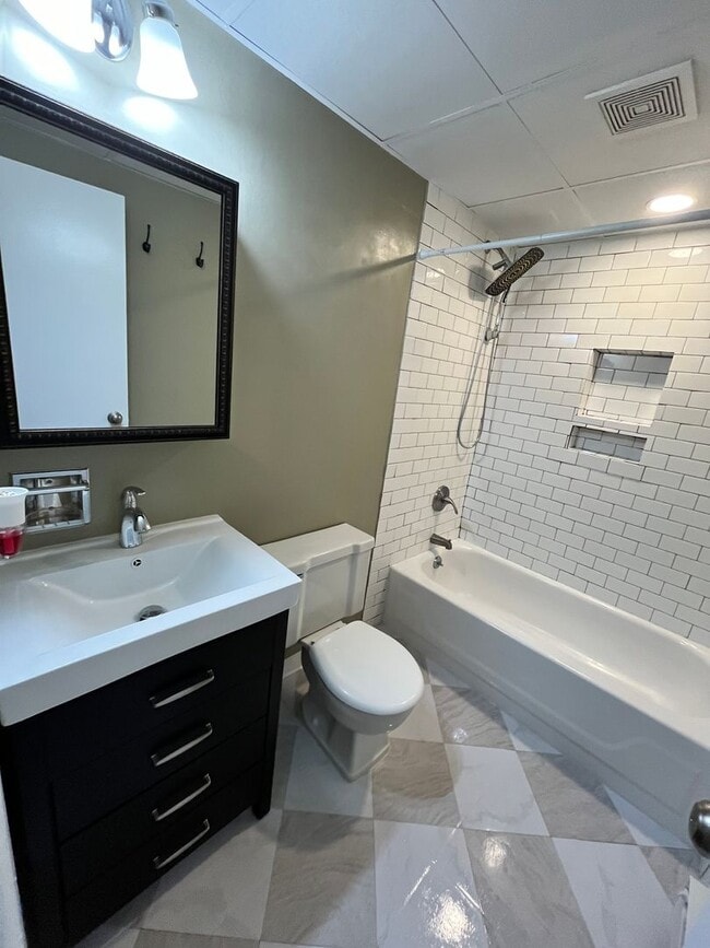 34 Watertree Dr in East Syracuse, NY - Building Photo - Building Photo