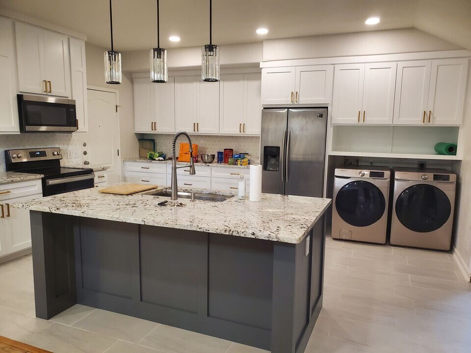 2305 W Riviera Dr in Cedar Park, TX - Building Photo