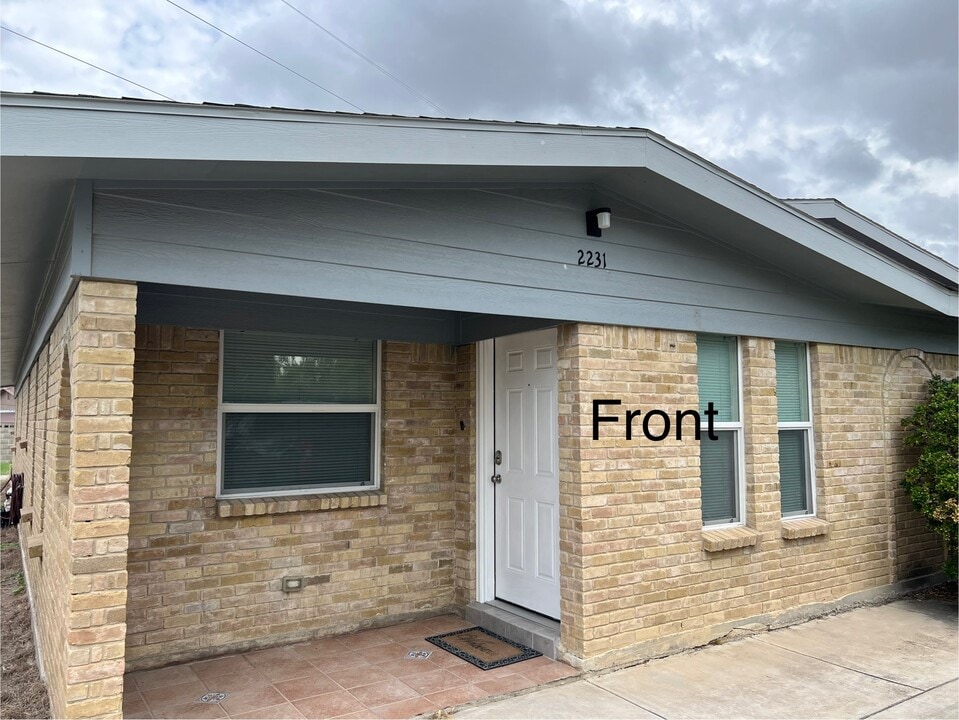 2231 2nd St in Eagle Pass, TX - Foto de edificio