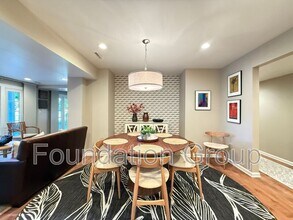 3417 122nd Pl NE in Bellevue, WA - Foto de edificio - Building Photo