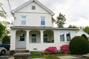 8 Moshier St, Unit B in Greenwich, CT - Building Photo