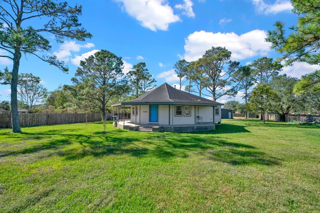 3124 Farm to Market 646 Rd N in Santa Fe, TX - Building Photo