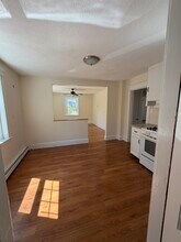 9 Stark Ave, Unit 1 in Wakefield, MA - Foto de edificio - Building Photo